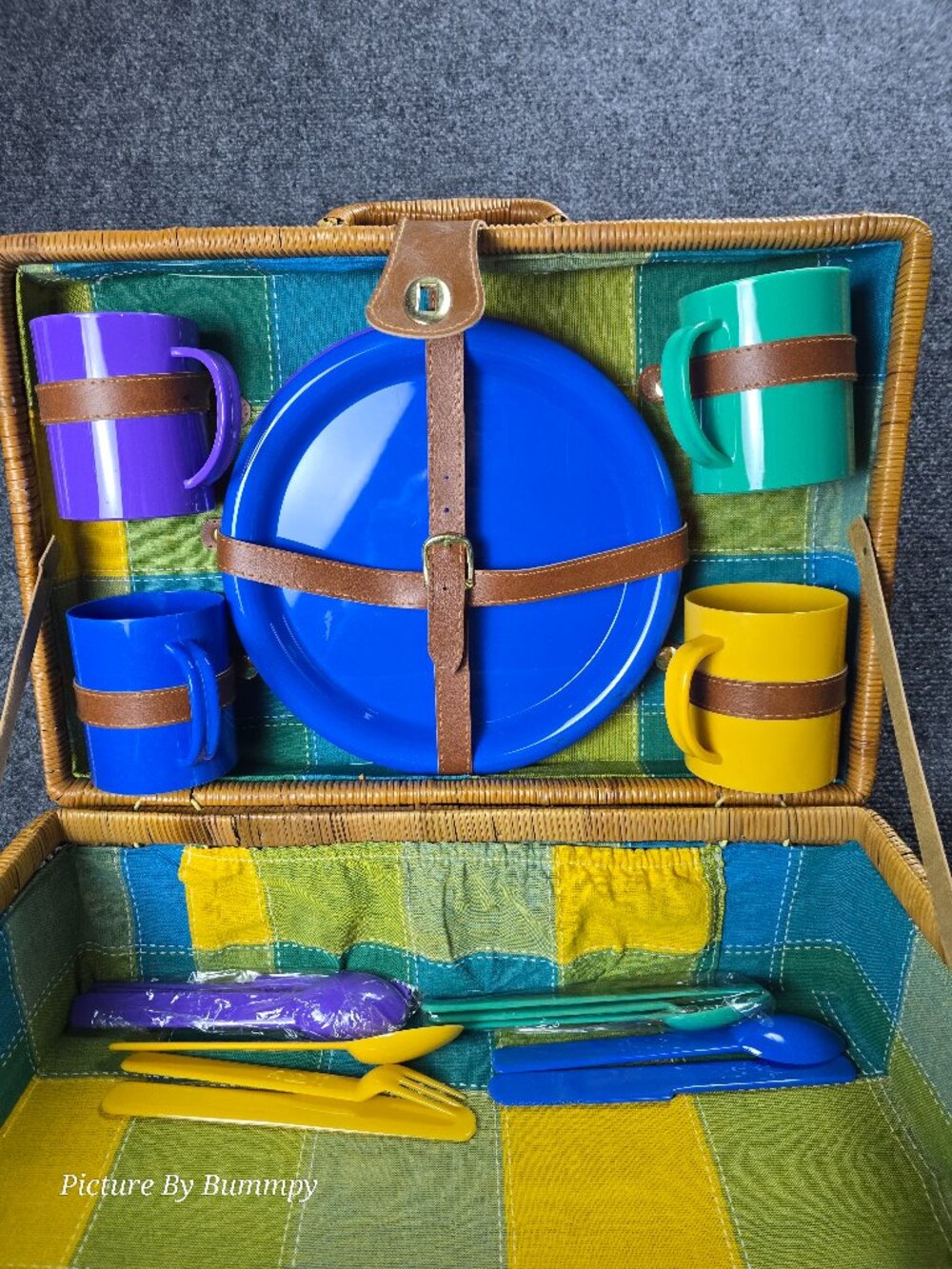 Vintage Wicker Picnic Basket Hamper Set - 4 Person Plaid Inclusions
